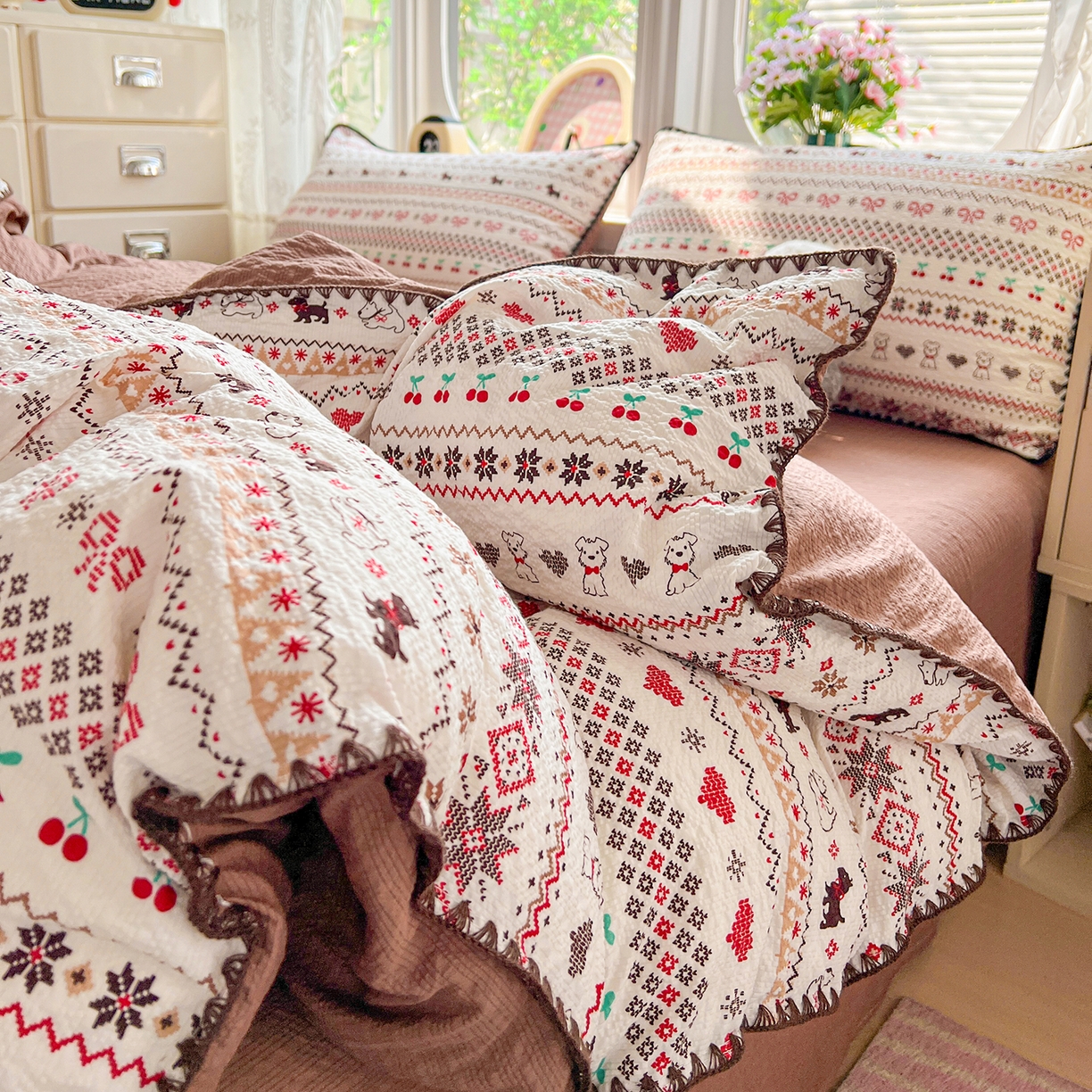 91家纺网 家纺一手货源 找家纺 恒尚居 2026新款泡芙纱四件套贝壳绣边床盖套件单被套床单床笠 【费尔岛小狗】贝壳边