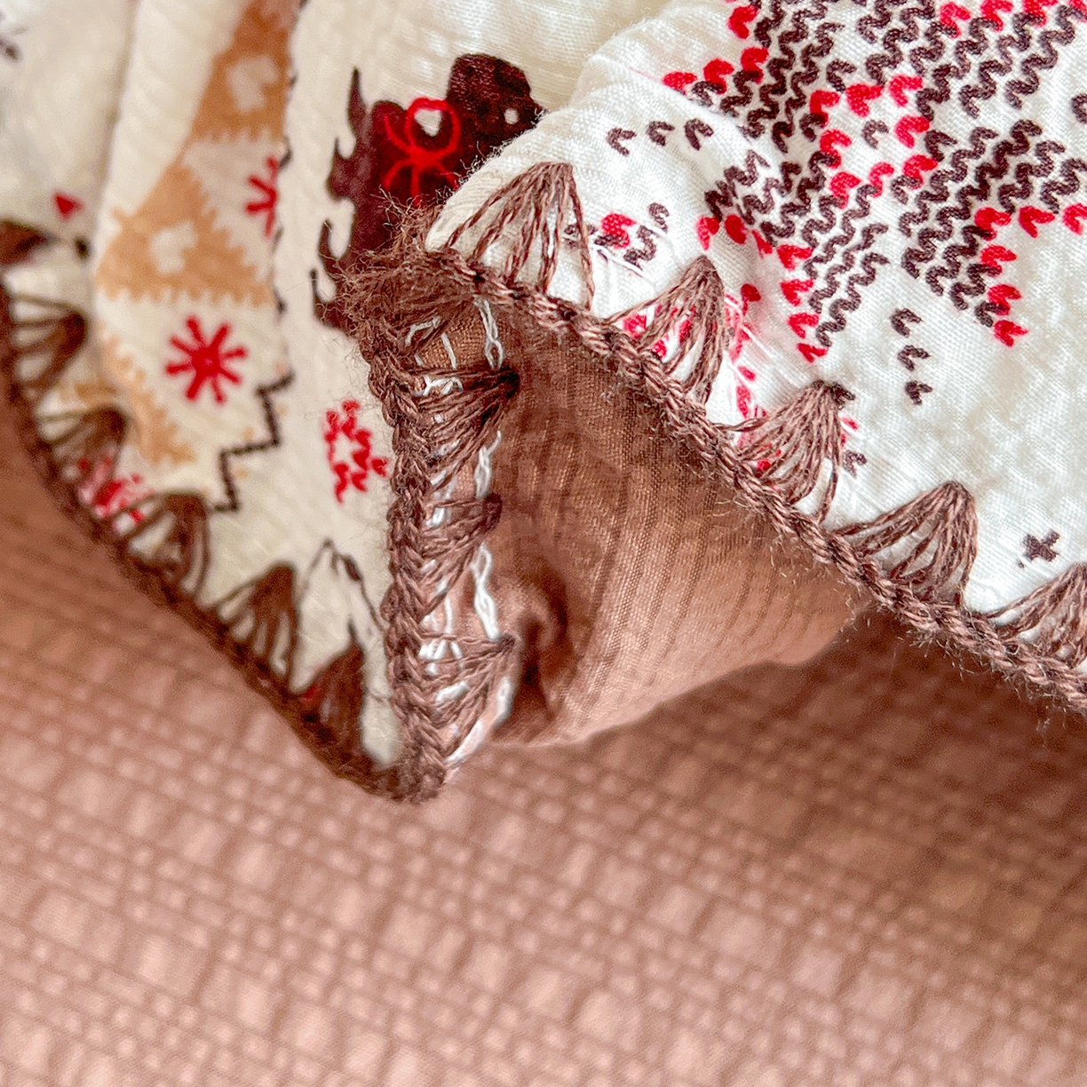 91家纺网 家纺一手货源 找家纺 恒尚居 2026新款泡芙纱四件套贝壳绣边床盖套件单被套床单床笠 【费尔岛小狗】贝壳边