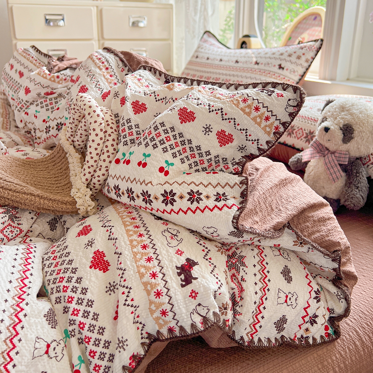 91家纺网 家纺一手货源 找家纺 恒尚居 2026新款泡芙纱四件套贝壳绣边床盖套件单被套床单床笠 【费尔岛小狗】贝壳边