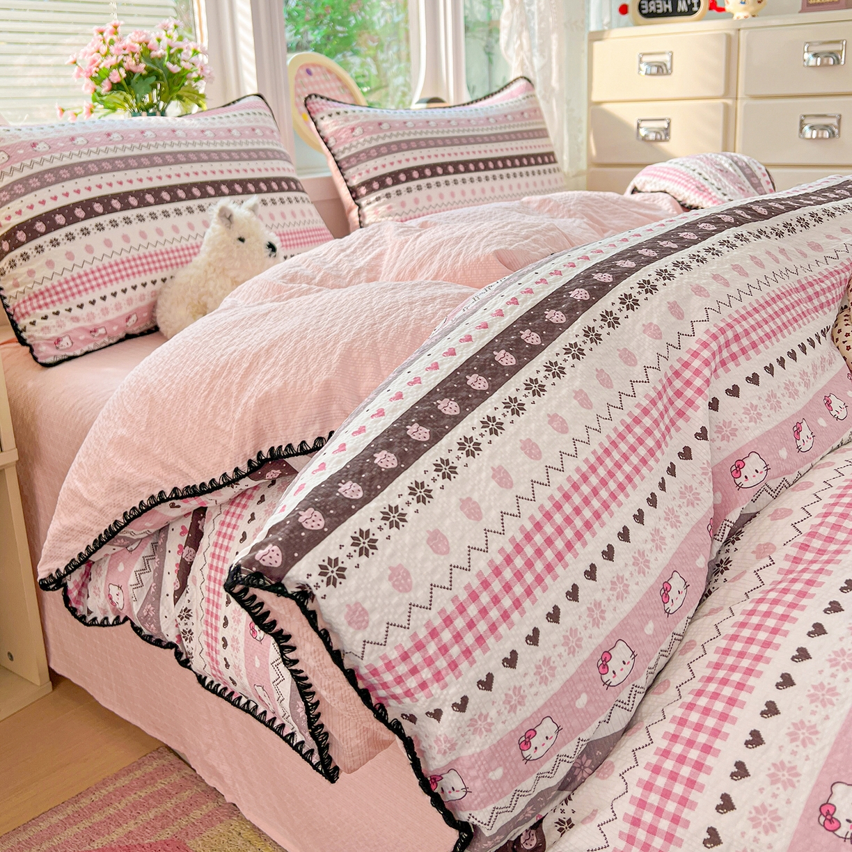 91家纺网 家纺一手货源 找家纺 恒尚居 2026新款泡芙纱四件套贝壳绣边床盖套件单被套床单床笠 【粉糖泡泡猫】贝壳边