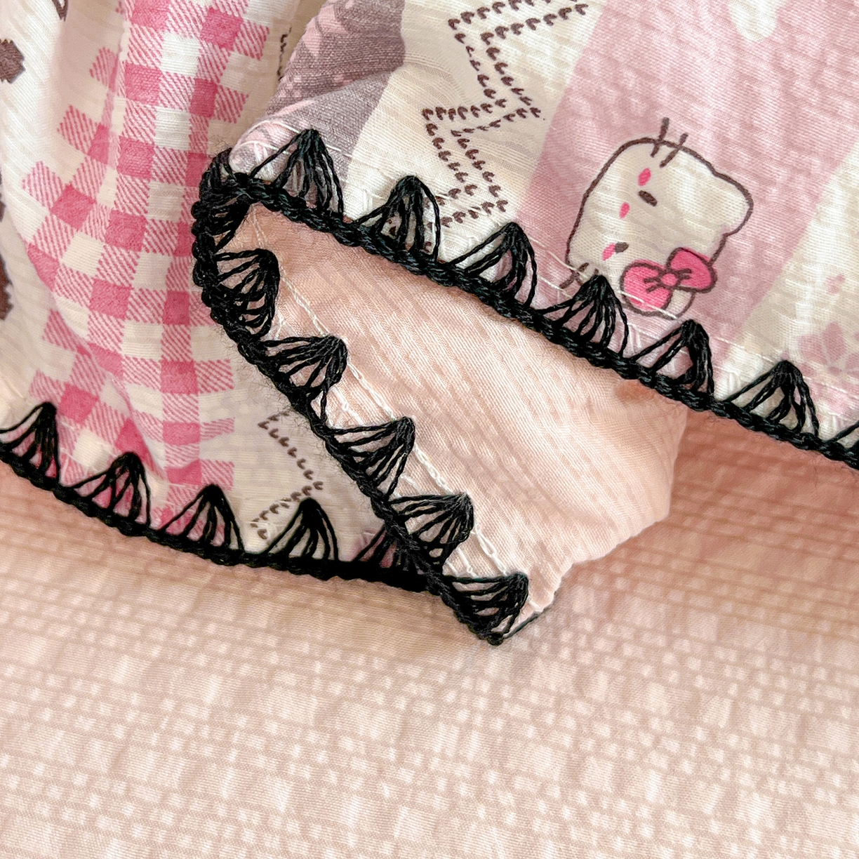 91家纺网 家纺一手货源 找家纺 恒尚居 2026新款泡芙纱四件套贝壳绣边床盖套件单被套床单床笠 【粉糖泡泡猫】贝壳边