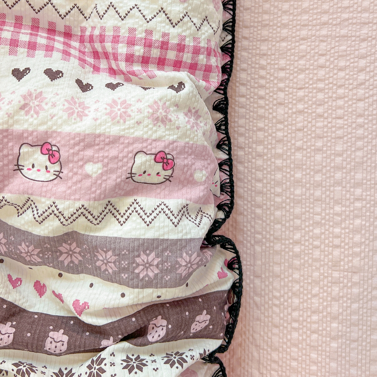 91家纺网 家纺一手货源 找家纺 恒尚居 2026新款泡芙纱四件套贝壳绣边床盖套件单被套床单床笠 【粉糖泡泡猫】贝壳边