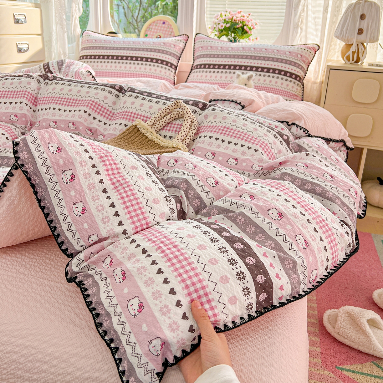 91家纺网 家纺一手货源 找家纺 恒尚居 2026新款泡芙纱四件套贝壳绣边床盖套件单被套床单床笠 【粉糖泡泡猫】贝壳边