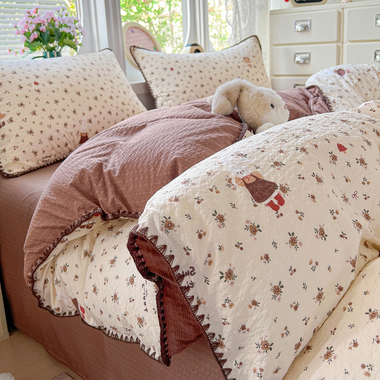 91家纺网 家纺一手货源 找家纺 恒尚居 2026新款泡芙纱四件套贝壳绣边床盖套件单被套床单床笠 【花雨小兔】贝壳边