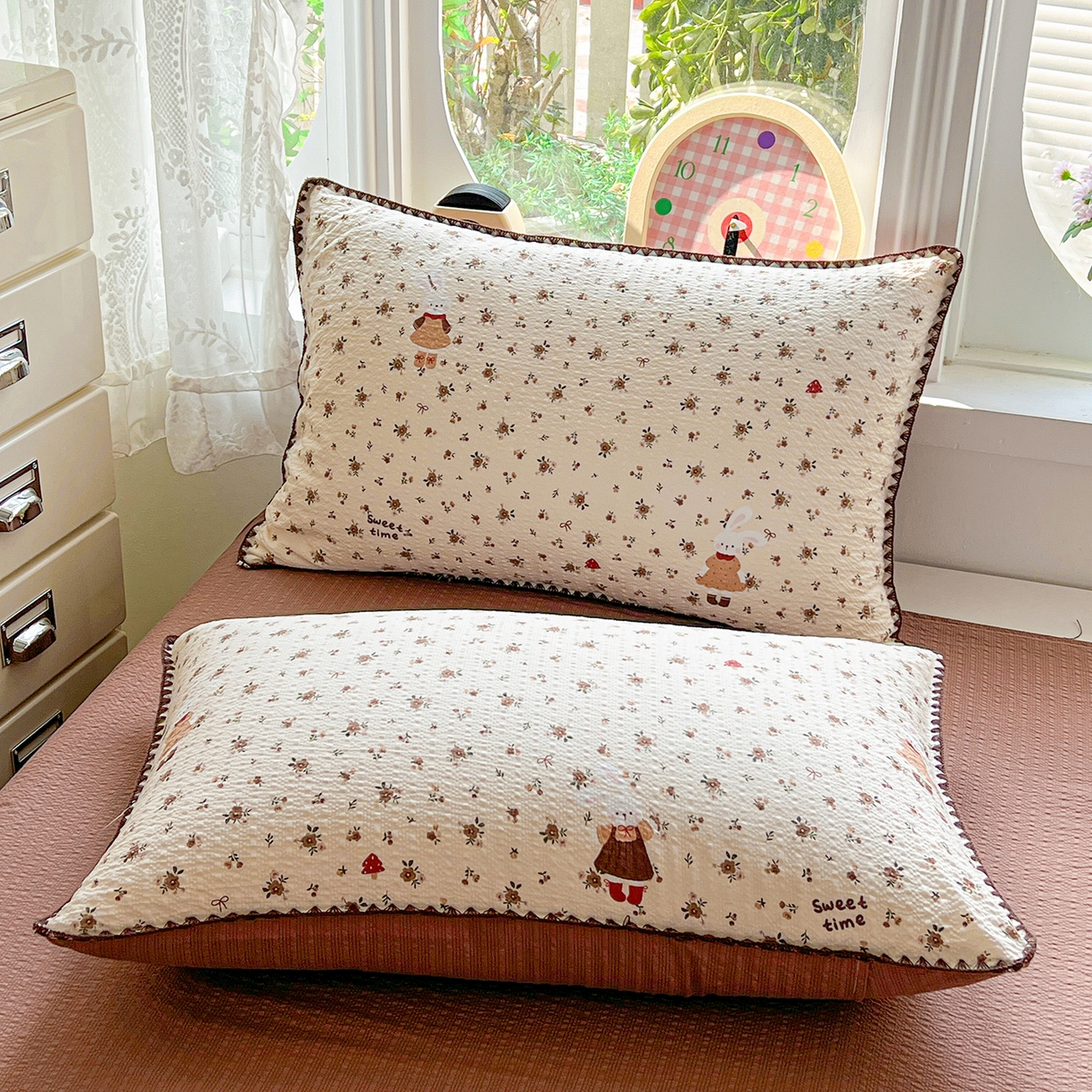 91家纺网 家纺一手货源 找家纺 恒尚居 2026新款泡芙纱四件套贝壳绣边床盖套件单被套床单床笠 【花雨小兔】贝壳边