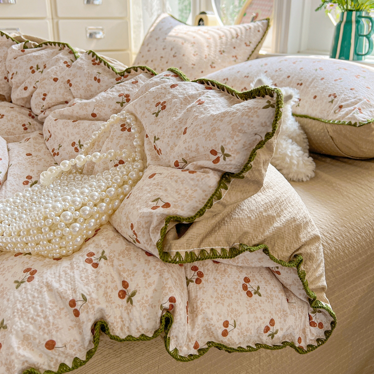 91家纺网 家纺一手货源 找家纺 恒尚居 2026新款泡芙纱四件套贝壳绣边床盖套件单被套床单床笠 【满地樱桃】贝壳边