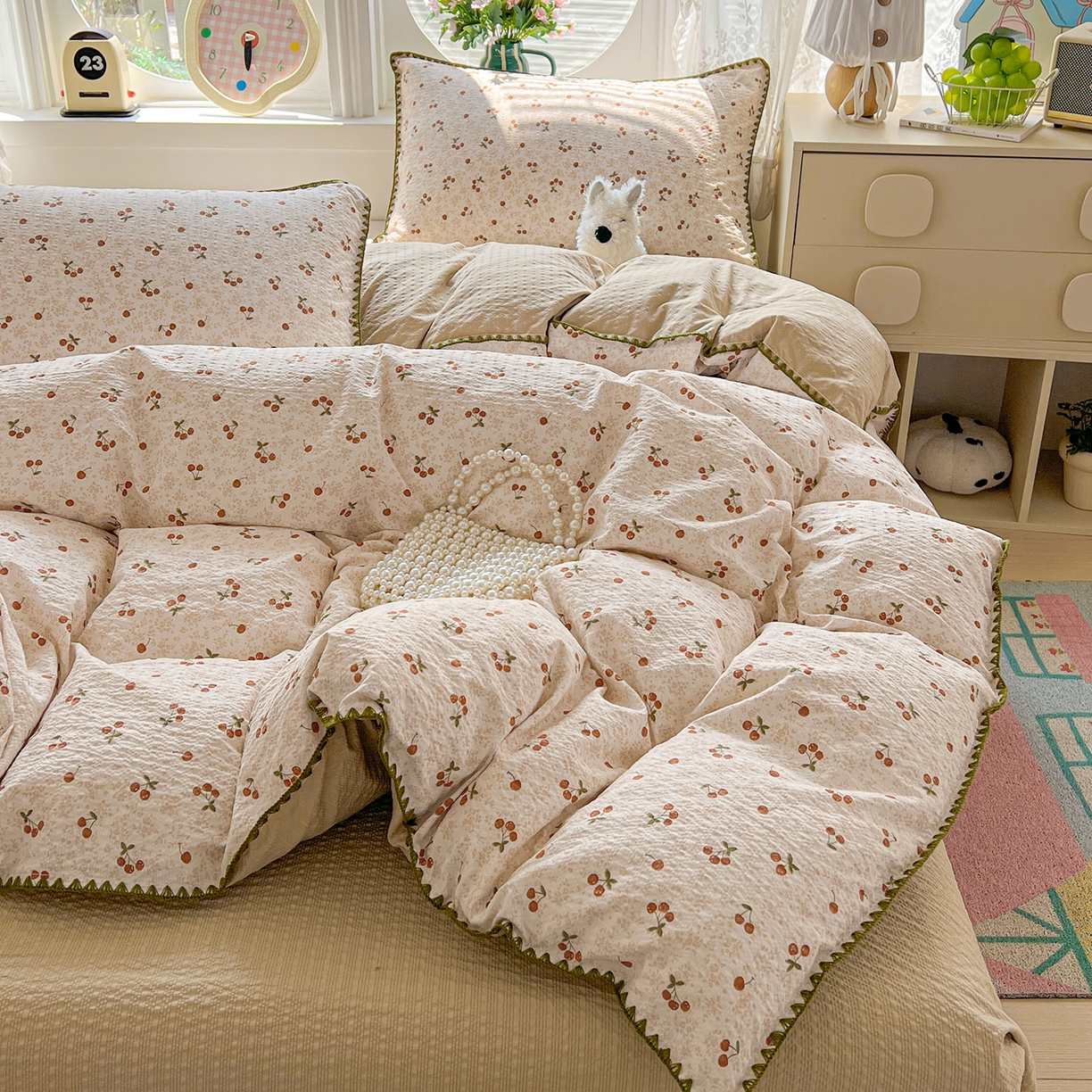 91家纺网 家纺一手货源 找家纺 恒尚居 2026新款泡芙纱四件套贝壳绣边床盖套件单被套床单床笠 【满地樱桃】贝壳边