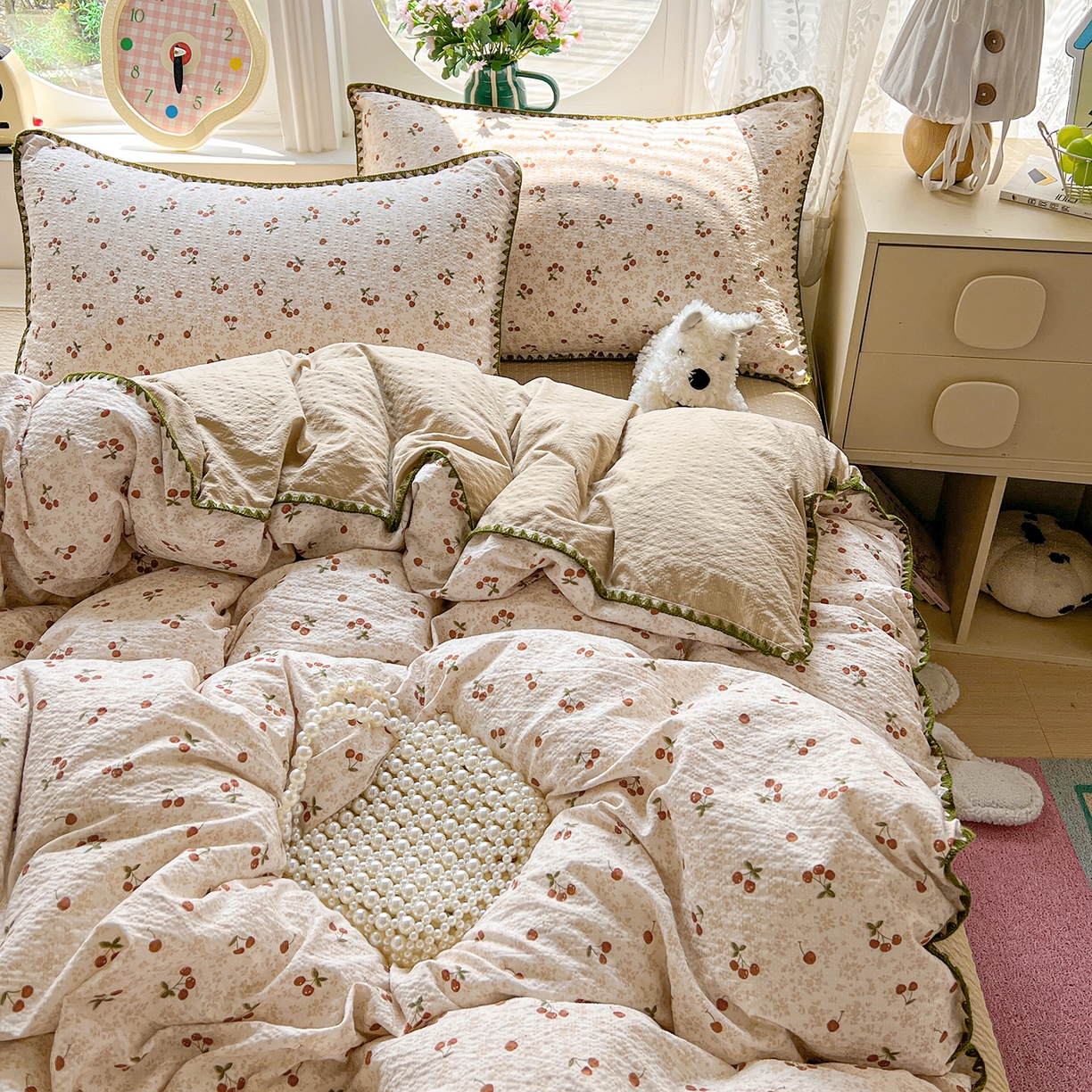 91家纺网 家纺一手货源 找家纺 恒尚居 2026新款泡芙纱四件套贝壳绣边床盖套件单被套床单床笠 【满地樱桃】贝壳边