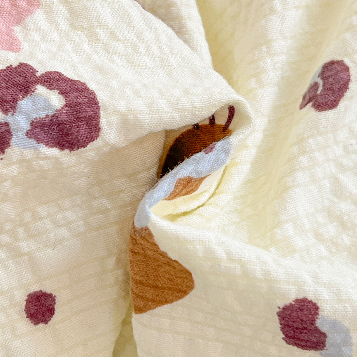 91家纺网 家纺一手货源 找家纺 恒尚居 2026新款泡芙纱四件套贝壳绣边床盖套件单被套床单床笠 【奶呼小猫】贝壳边