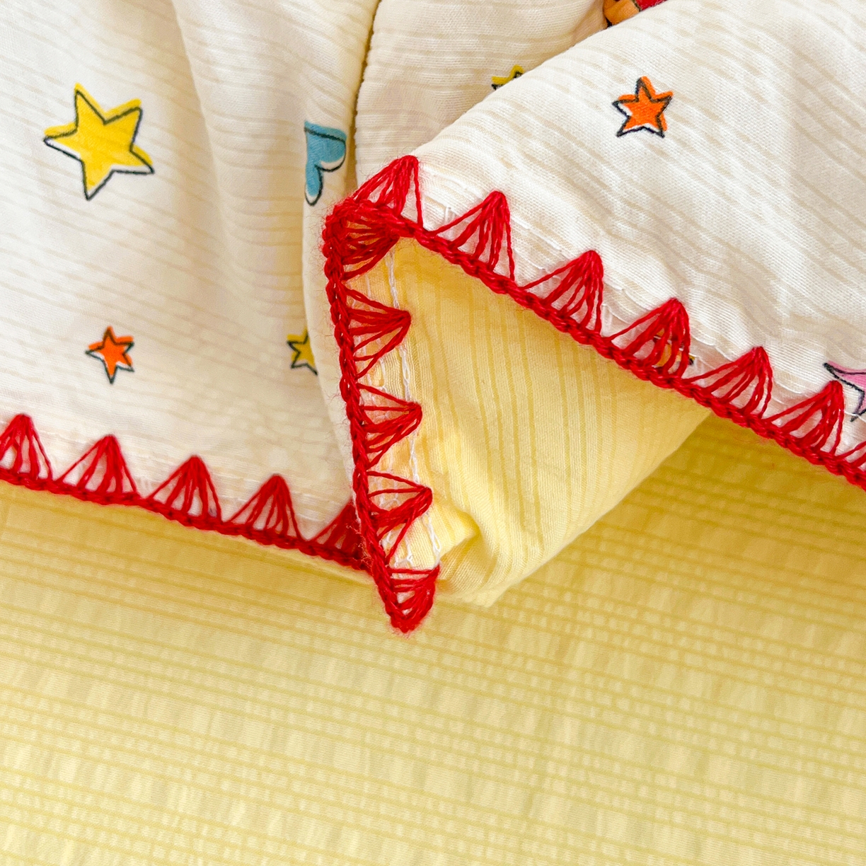 91家纺网 家纺一手货源 找家纺 恒尚居 2026新款泡芙纱四件套贝壳绣边床盖套件单被套床单床笠 【奶黄星星人】贝壳边