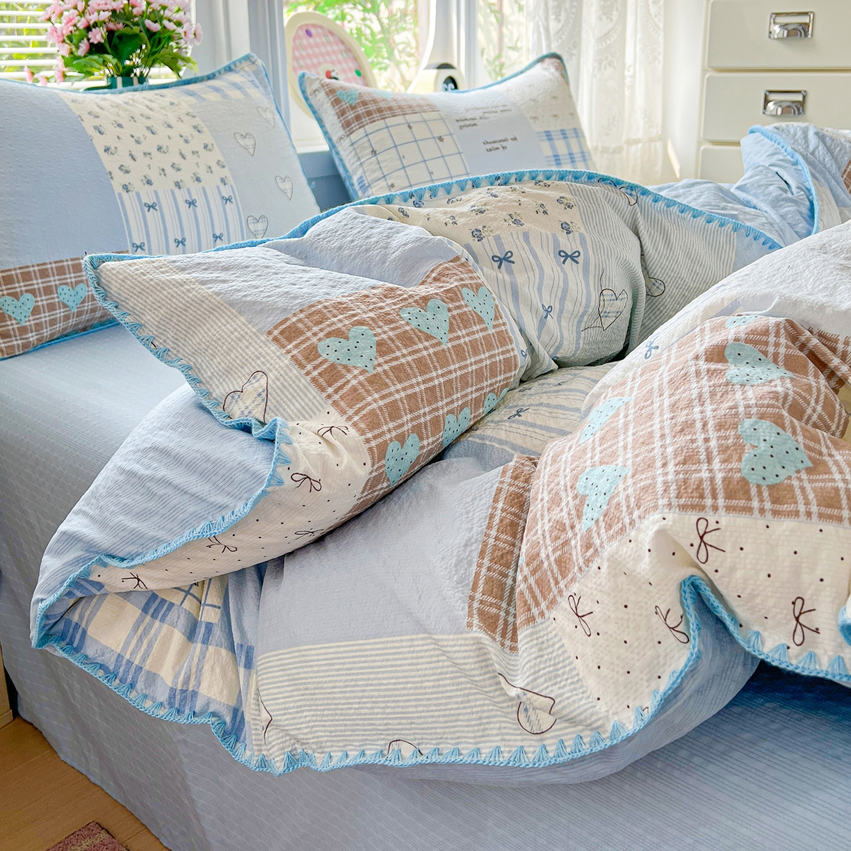 91家纺网 家纺一手货源 找家纺 恒尚居 2026新款泡芙纱四件套贝壳绣边床盖套件单被套床单床笠 【拼格奶蓝】贝壳边