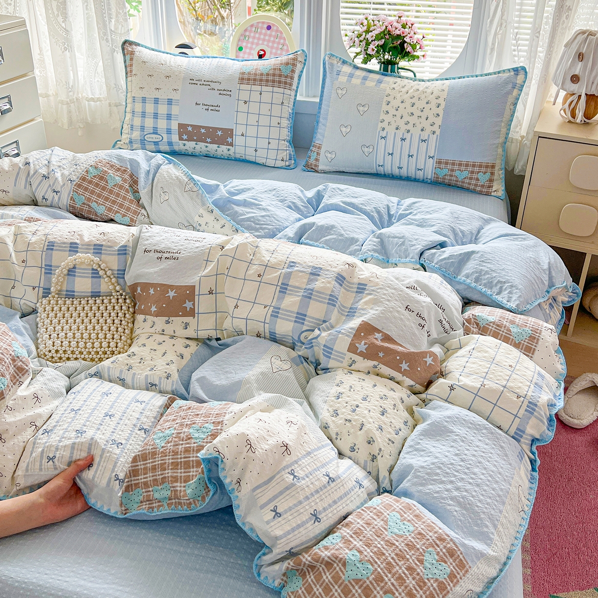 91家纺网 家纺一手货源 找家纺 恒尚居 2026新款泡芙纱四件套贝壳绣边床盖套件单被套床单床笠 【拼格奶蓝】贝壳边