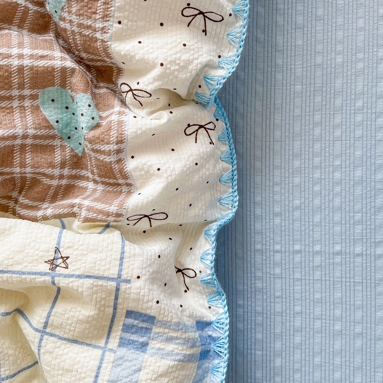 91家纺网 家纺一手货源 找家纺 恒尚居 2026新款泡芙纱四件套贝壳绣边床盖套件单被套床单床笠 【拼格奶蓝】贝壳边