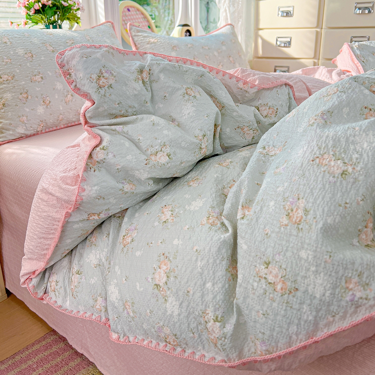 91家纺网 家纺一手货源 找家纺 恒尚居 2026新款泡芙纱四件套贝壳绣边床盖套件单被套床单床笠 【清新粉玫瑰】贝壳边