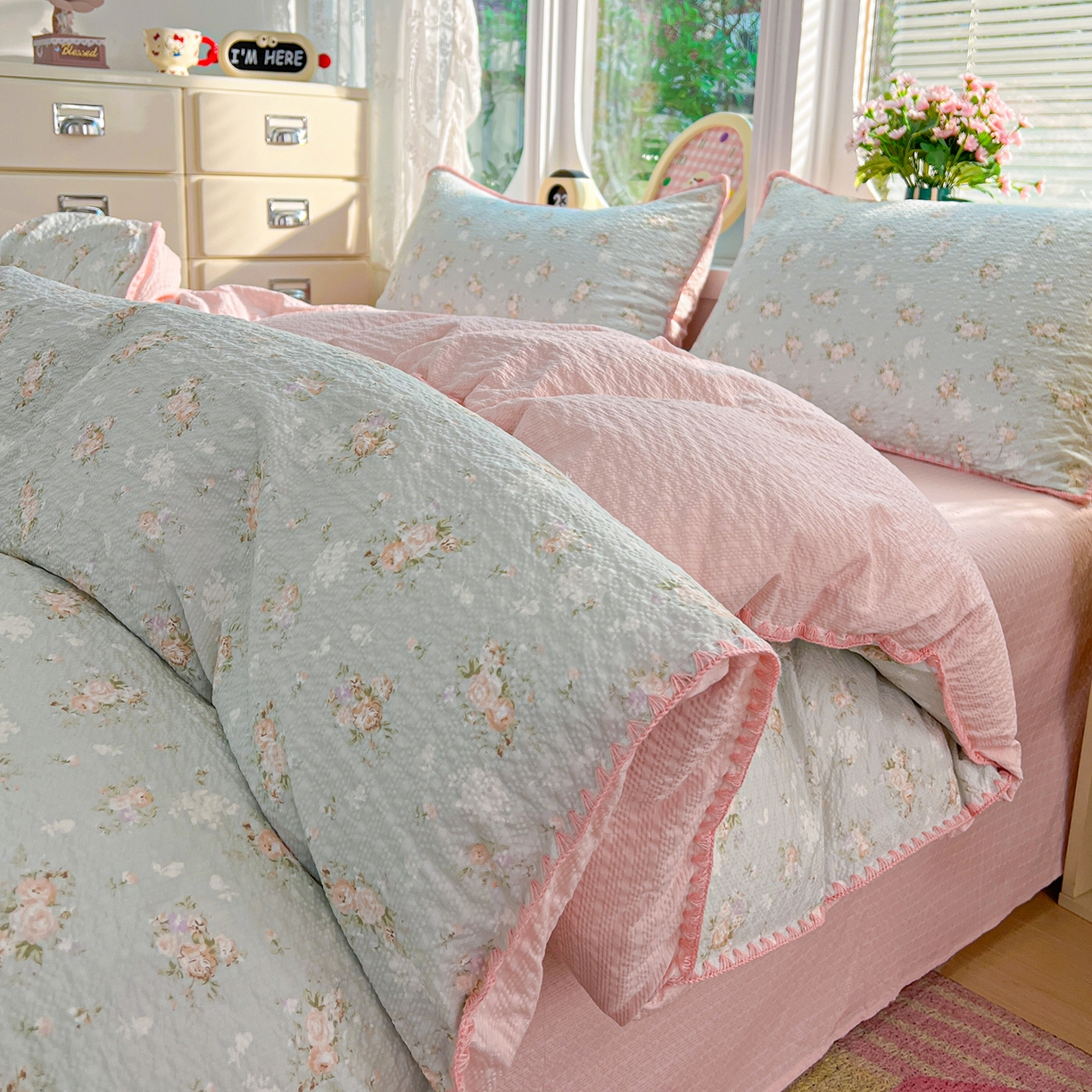 91家纺网 家纺一手货源 找家纺 恒尚居 2026新款泡芙纱四件套贝壳绣边床盖套件单被套床单床笠 【清新粉玫瑰】贝壳边