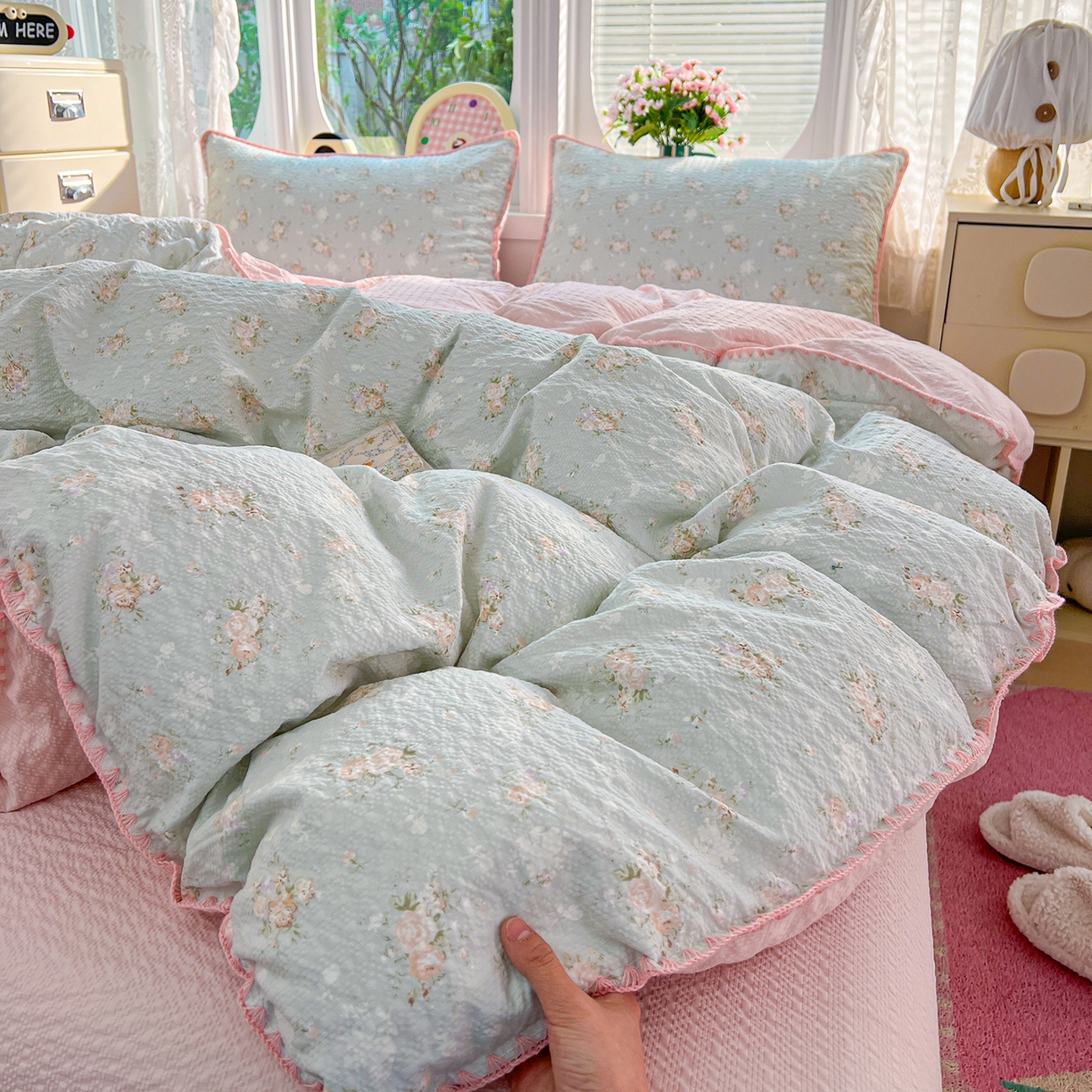 91家纺网 家纺一手货源 找家纺 恒尚居 2026新款泡芙纱四件套贝壳绣边床盖套件单被套床单床笠 【清新粉玫瑰】贝壳边