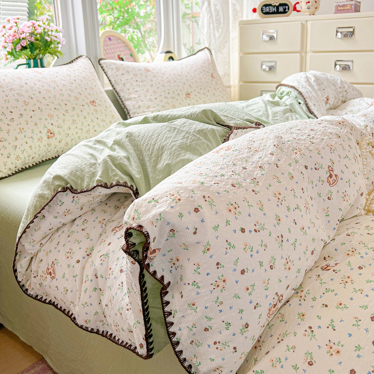 91家纺网 家纺一手货源 找家纺 恒尚居 2026新款泡芙纱四件套贝壳绣边床盖套件单被套床单床笠 【碎花摇摇马】贝壳边