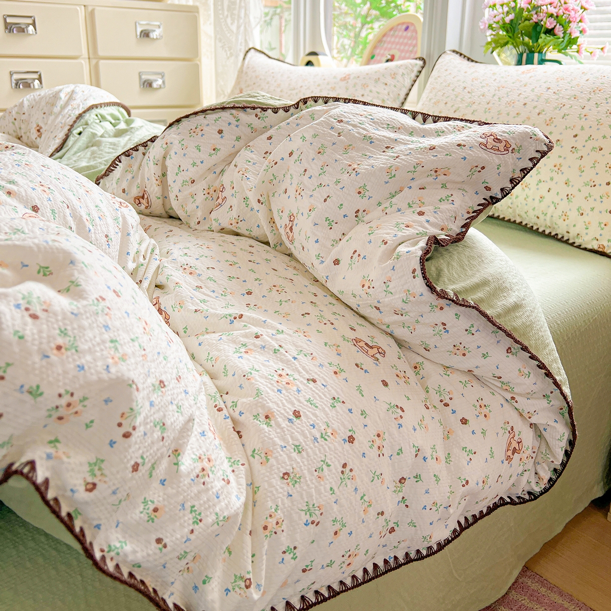 91家纺网 家纺一手货源 找家纺 恒尚居 2026新款泡芙纱四件套贝壳绣边床盖套件单被套床单床笠 【碎花摇摇马】贝壳边