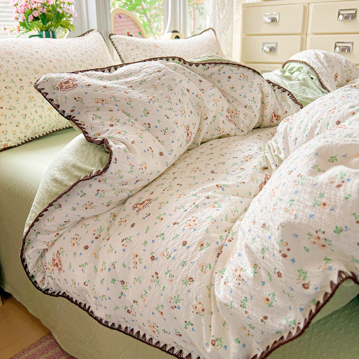 91家纺网 家纺一手货源 找家纺 恒尚居 2026新款泡芙纱四件套贝壳绣边床盖套件单被套床单床笠 【碎花摇摇马】贝壳边