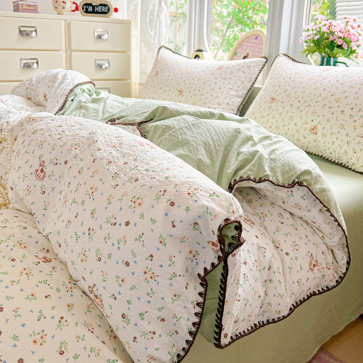 91家纺网 家纺一手货源 找家纺 恒尚居 2026新款泡芙纱四件套贝壳绣边床盖套件单被套床单床笠 【碎花摇摇马】贝壳边