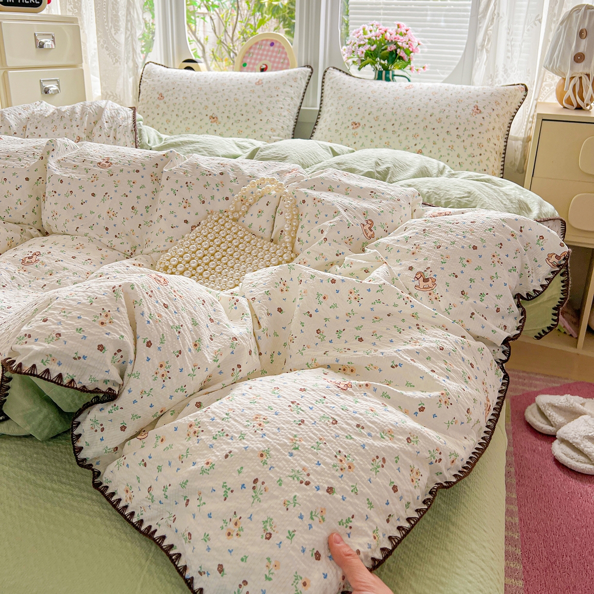 91家纺网 家纺一手货源 找家纺 恒尚居 2026新款泡芙纱四件套贝壳绣边床盖套件单被套床单床笠 【碎花摇摇马】贝壳边