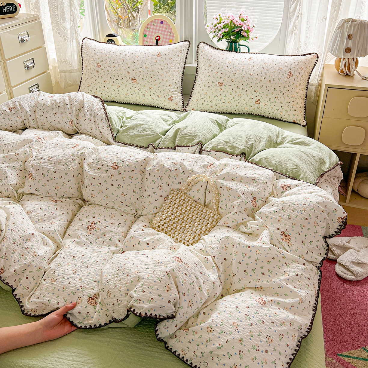 91家纺网 家纺一手货源 找家纺 恒尚居 2026新款泡芙纱四件套贝壳绣边床盖套件单被套床单床笠 【碎花摇摇马】贝壳边