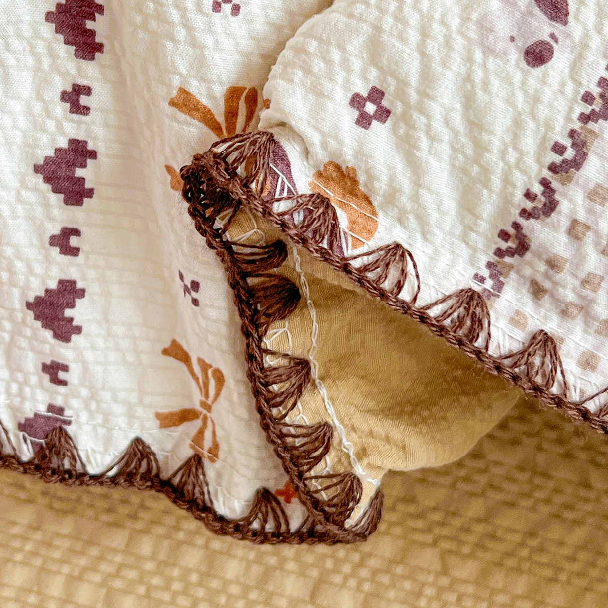 91家纺网 家纺一手货源 找家纺 恒尚居 2026新款泡芙纱四件套贝壳绣边床盖套件单被套床单床笠 【小马奔腾】贝壳边