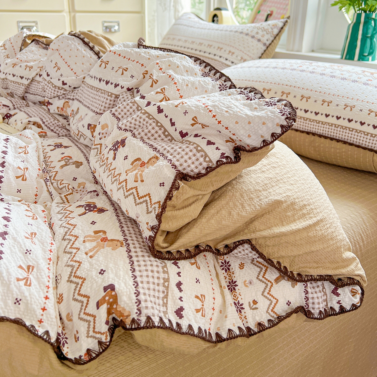 91家纺网 家纺一手货源 找家纺 恒尚居 2026新款泡芙纱四件套贝壳绣边床盖套件单被套床单床笠 【小马奔腾】贝壳边