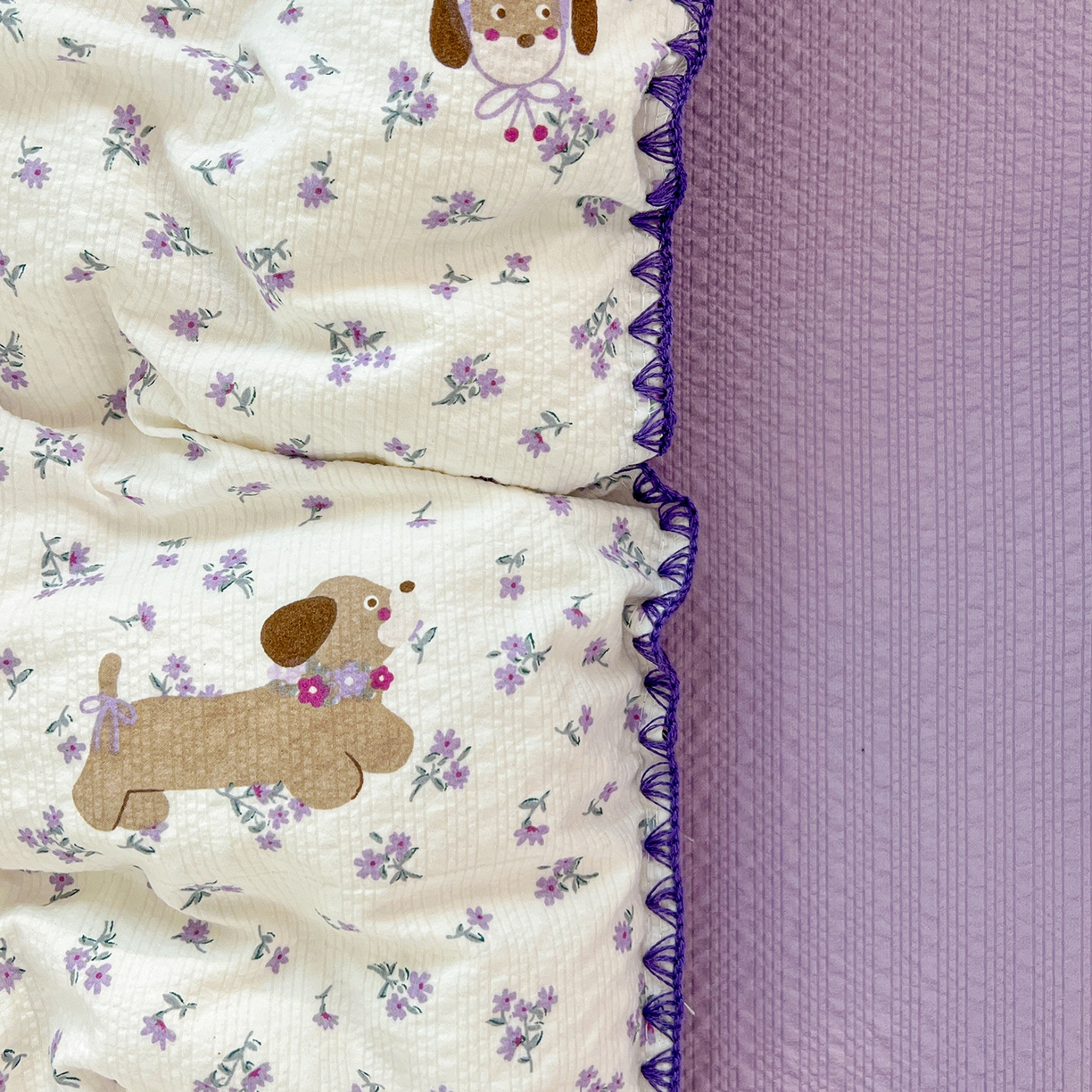 91家纺网 家纺一手货源 找家纺 恒尚居 2026新款泡芙纱四件套贝壳绣边床盖套件单被套床单床笠 【紫调小狗】贝壳边