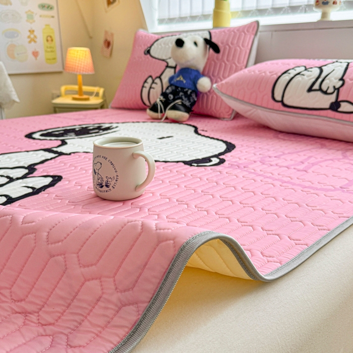 91家纺网 家纺一手货源 找家纺 梓之赫 2026新款史努比凉感丝乳胶凉席席子夏被夏凉被空调被 史努比樱花粉