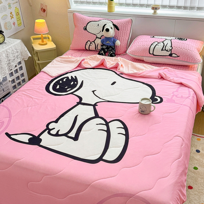 91家纺网 家纺一手货源 找家纺 梓之赫 2026新款史努比凉感丝乳胶凉席席子夏被夏凉被空调被 史努比樱花粉