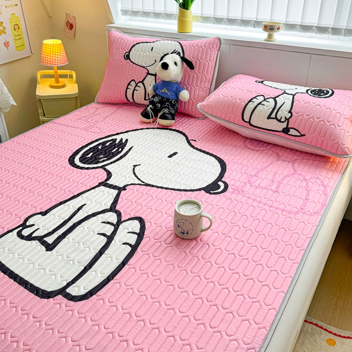 91家纺网 家纺一手货源 找家纺 梓之赫 2026新款史努比凉感丝乳胶凉席席子夏被夏凉被空调被 史努比樱花粉