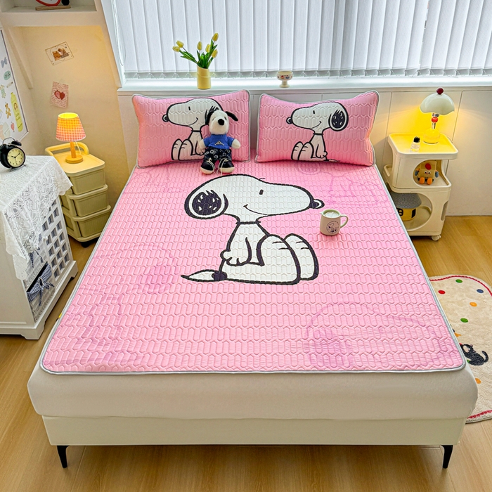 91家纺网 家纺一手货源 找家纺 梓之赫 2026新款史努比凉感丝乳胶凉席席子夏被夏凉被空调被 史努比樱花粉