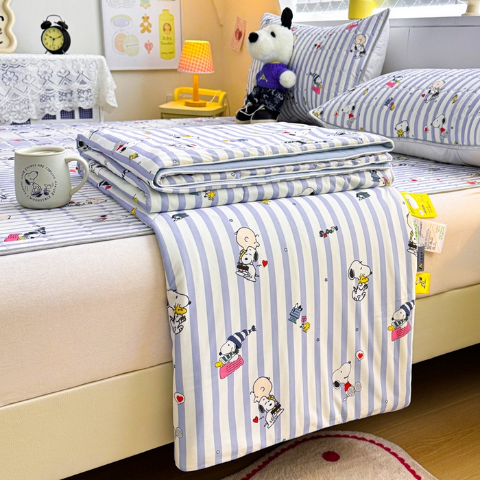 91家纺网 家纺一手货源 找家纺 梓之赫 2026新款史努比凉感丝乳胶凉席席子夏被夏凉被空调被 史努比俱乐部