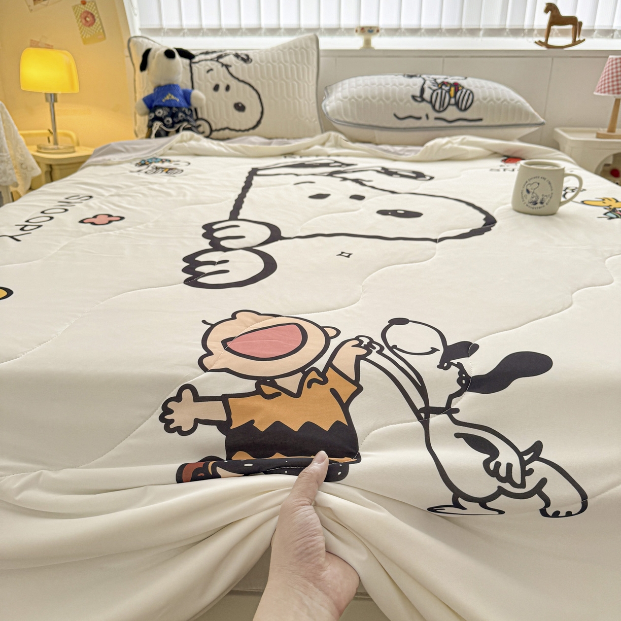 91家纺网 家纺一手货源 找家纺 梓之赫 2026新款史努比凉感丝乳胶凉席席子夏被夏凉被空调被 史努比快乐世界