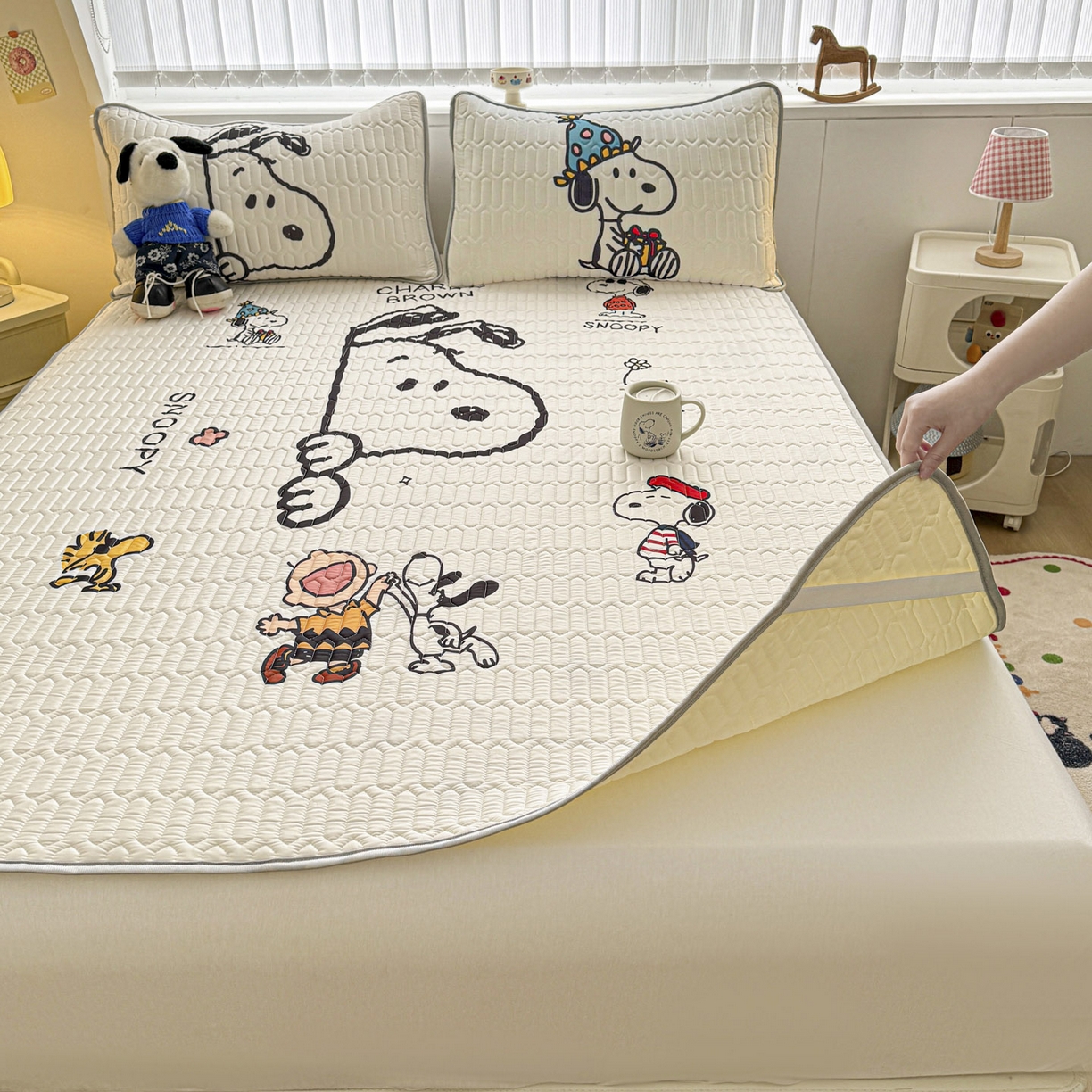 91家纺网 家纺一手货源 找家纺 梓之赫 2026新款史努比凉感丝乳胶凉席席子夏被夏凉被空调被 史努比快乐世界