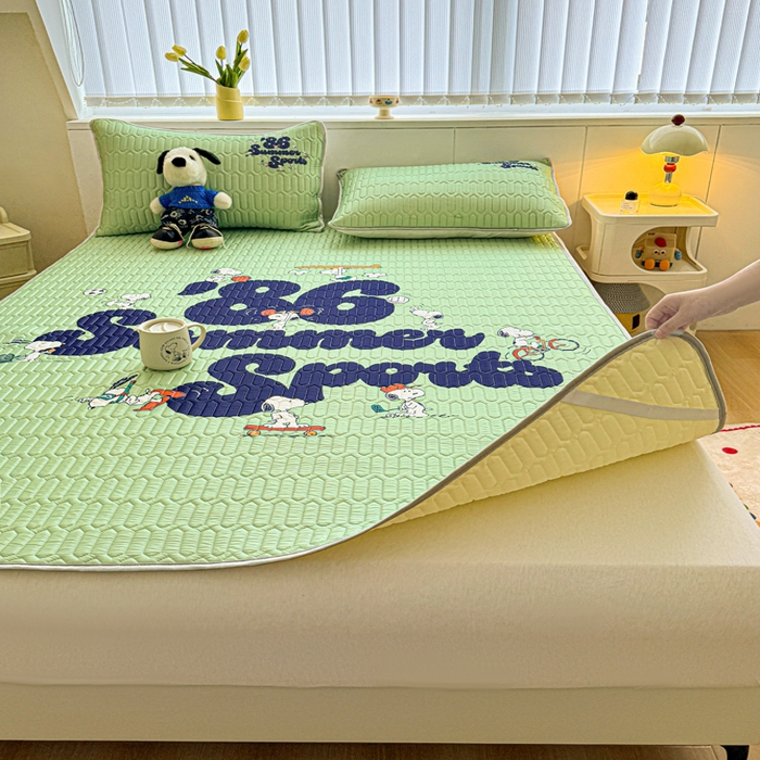 91家纺网 家纺一手货源 找家纺 梓之赫 2026新款史努比凉感丝乳胶凉席席子夏被夏凉被空调被 史努比街头滑板