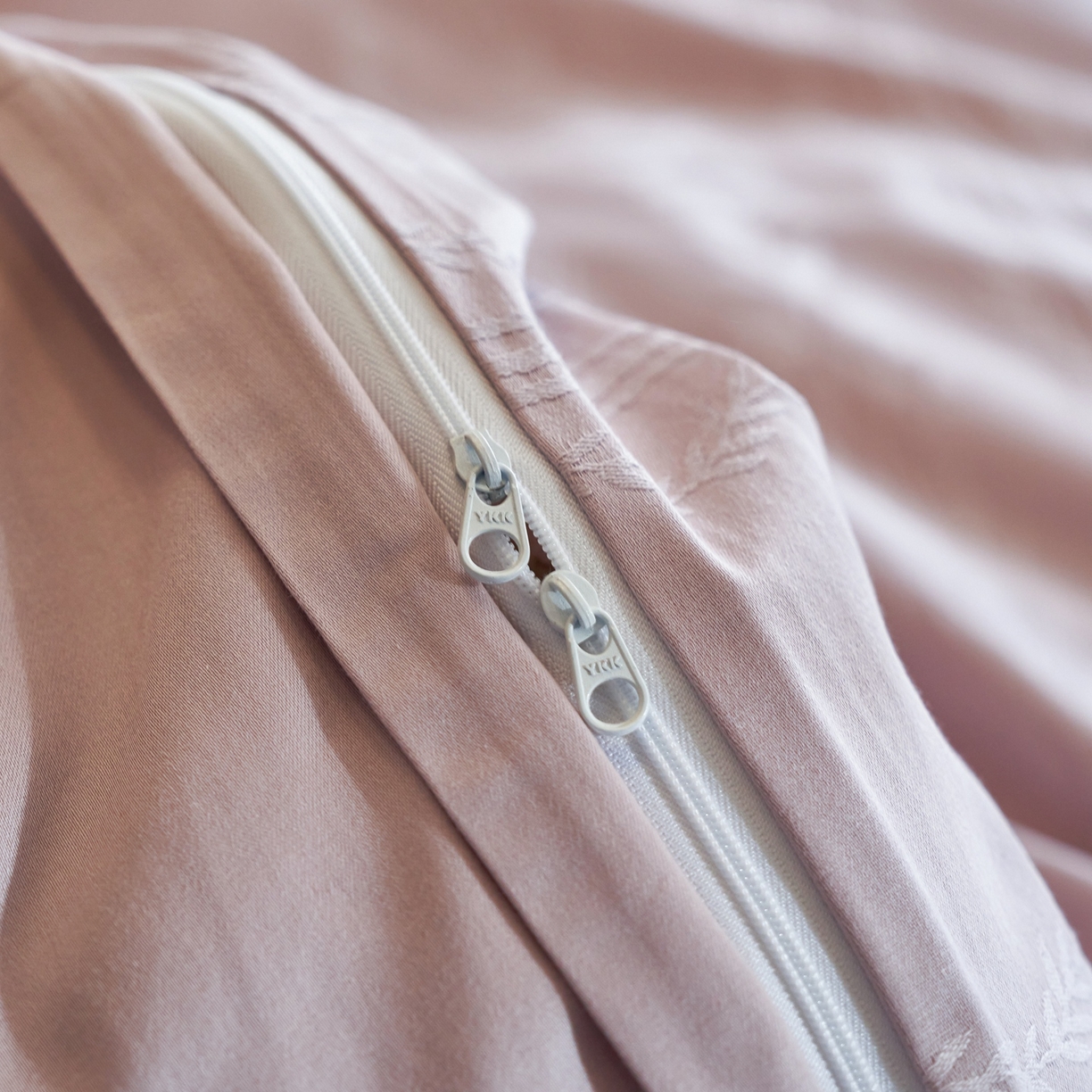 91家纺网 家纺一手货源 找家纺 亿梵家居 2026新款100支长绒棉纯棉厚织大提花四件套 秘境-淡云紫