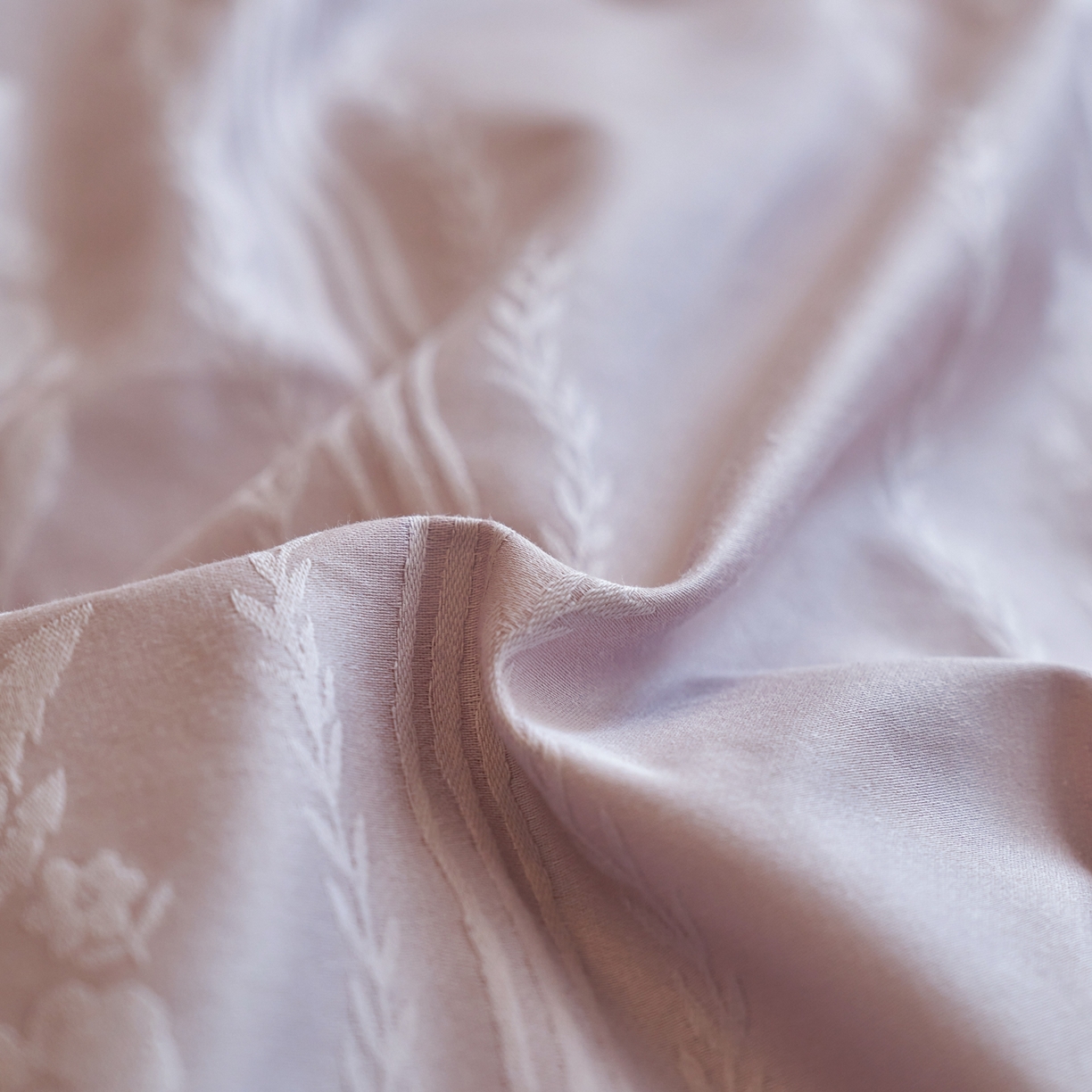 91家纺网 家纺一手货源 找家纺 亿梵家居 2026新款100支长绒棉纯棉厚织大提花四件套 秘境-淡云紫