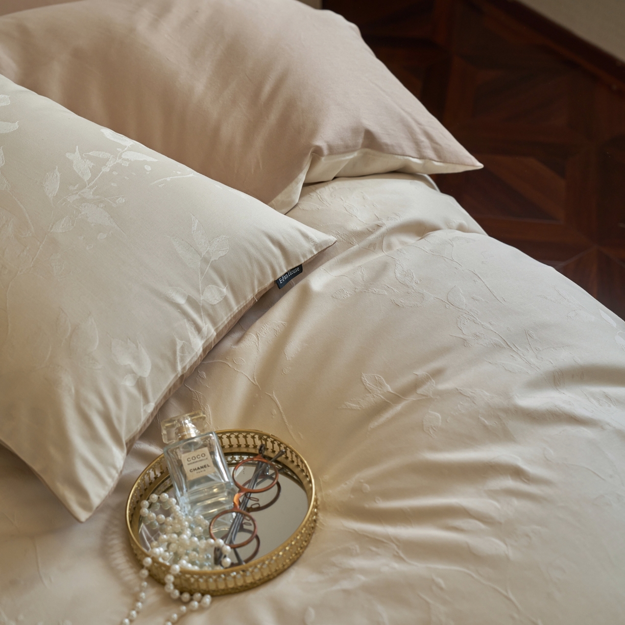 91家纺网 家纺一手货源 找家纺 亿梵家居 2026新款100支长绒棉纯棉厚织大提花四件套 安缦春也-浅奶咖