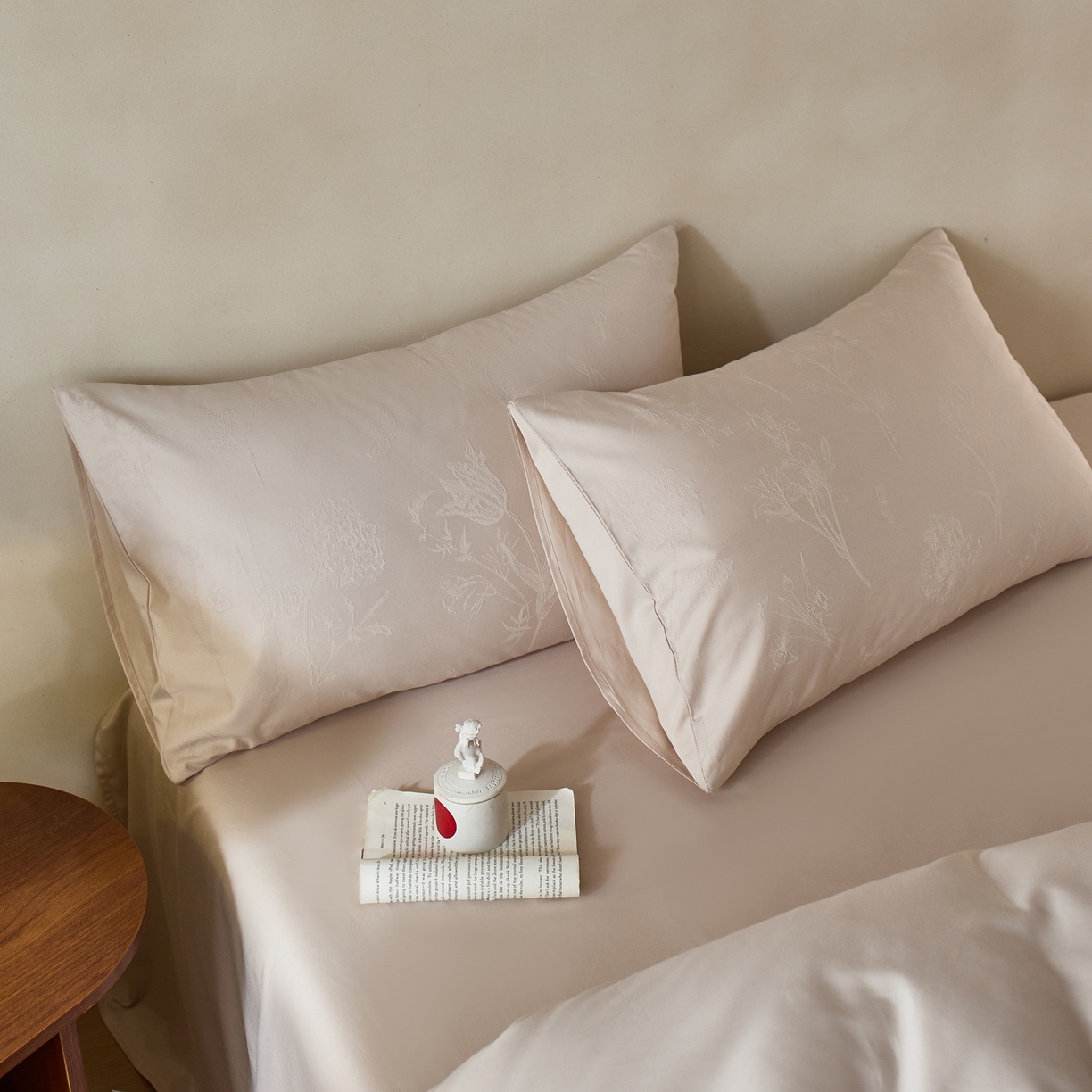 91家纺网 家纺一手货源 找家纺 亿梵家居 2026新款100支长绒棉纯棉厚织大提花四件套 雅芙-浅杏