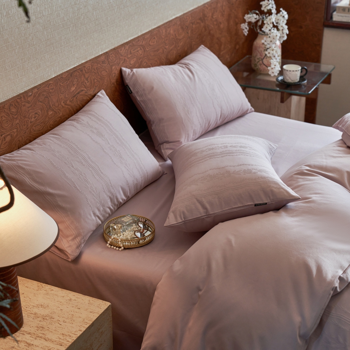 91家纺网 家纺一手货源 找家纺 亿梵家居 2026新款100支长绒棉纯棉厚织大提花四件套 秘境-淡云紫