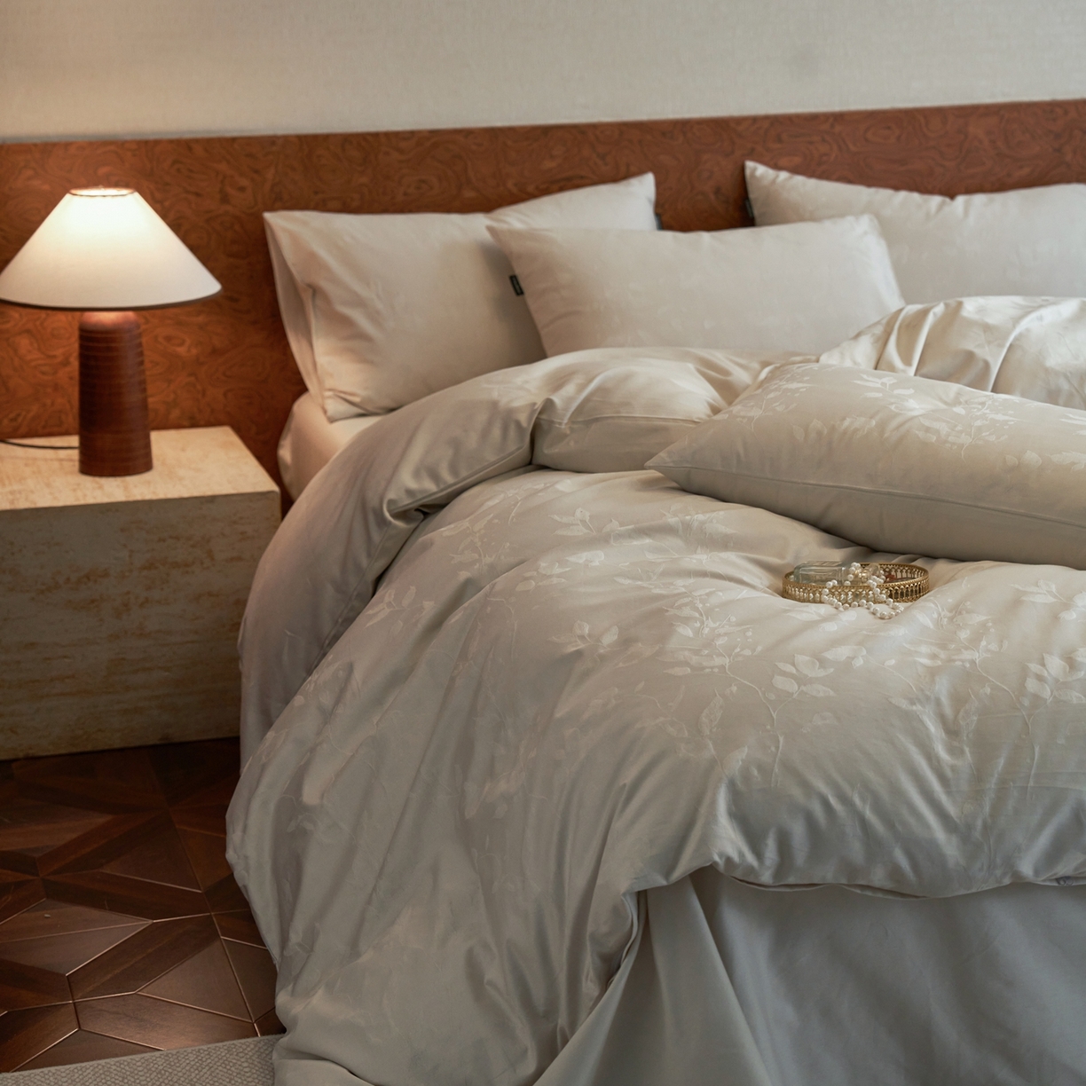 91家纺网 家纺一手货源 找家纺 亿梵家居 2026新款100支长绒棉纯棉厚织大提花四件套 安缦春也-浅杏