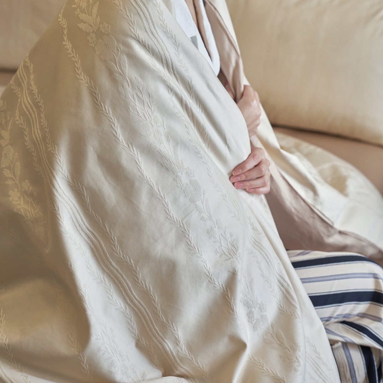 91家纺网 家纺一手货源 找家纺 亿梵家居 2026新款100支长绒棉纯棉厚织大提花四件套 秘境-浅奶咖