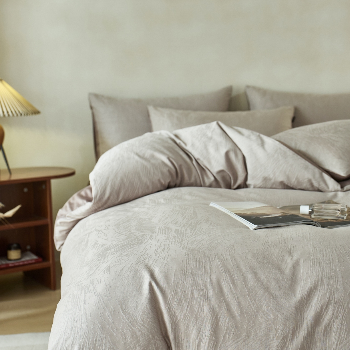 91家纺网 家纺一手货源 找家纺 亿梵家居 2026新款100支长绒棉纯棉厚织大提花四件套 西西里-奶茶