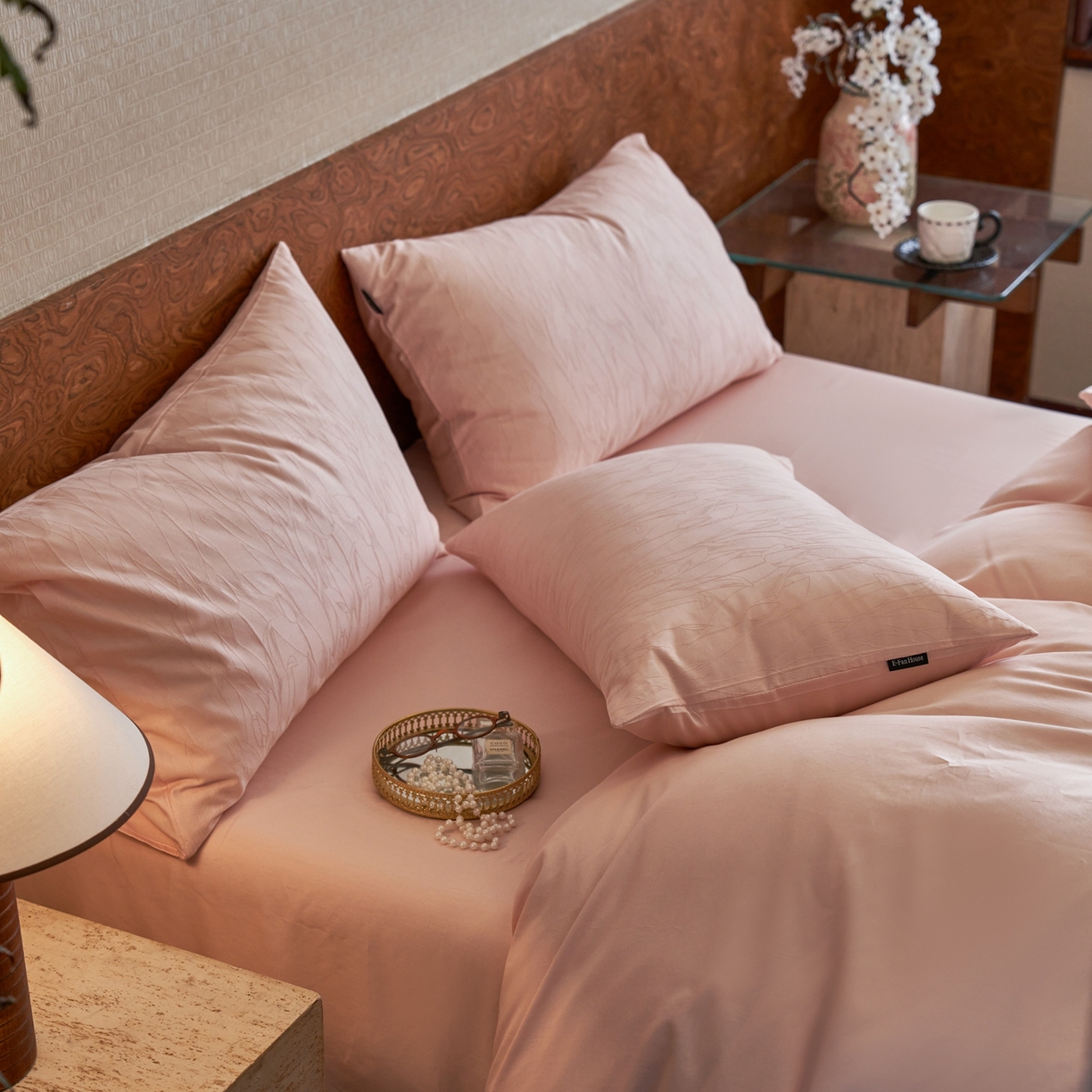 91家纺网 家纺一手货源 找家纺 亿梵家居 2026新款100支长绒棉纯棉厚织大提花四件套 芊芊花语-海棠粉