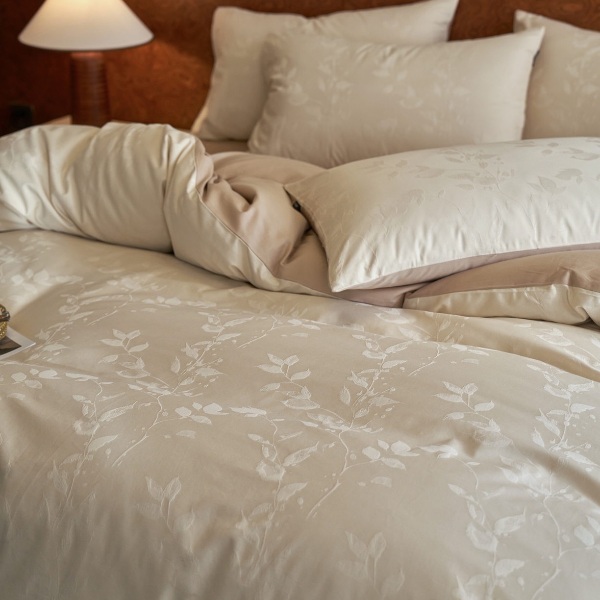 91家纺网 家纺一手货源 找家纺 亿梵家居 2026新款100支长绒棉纯棉厚织大提花四件套 安缦春也-浅奶咖