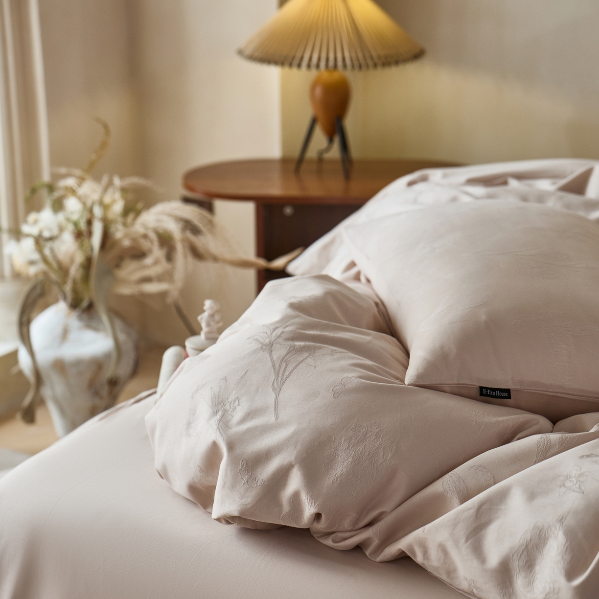 91家纺网 家纺一手货源 找家纺 亿梵家居 2026新款100支长绒棉纯棉厚织大提花四件套 雅芙-浅杏