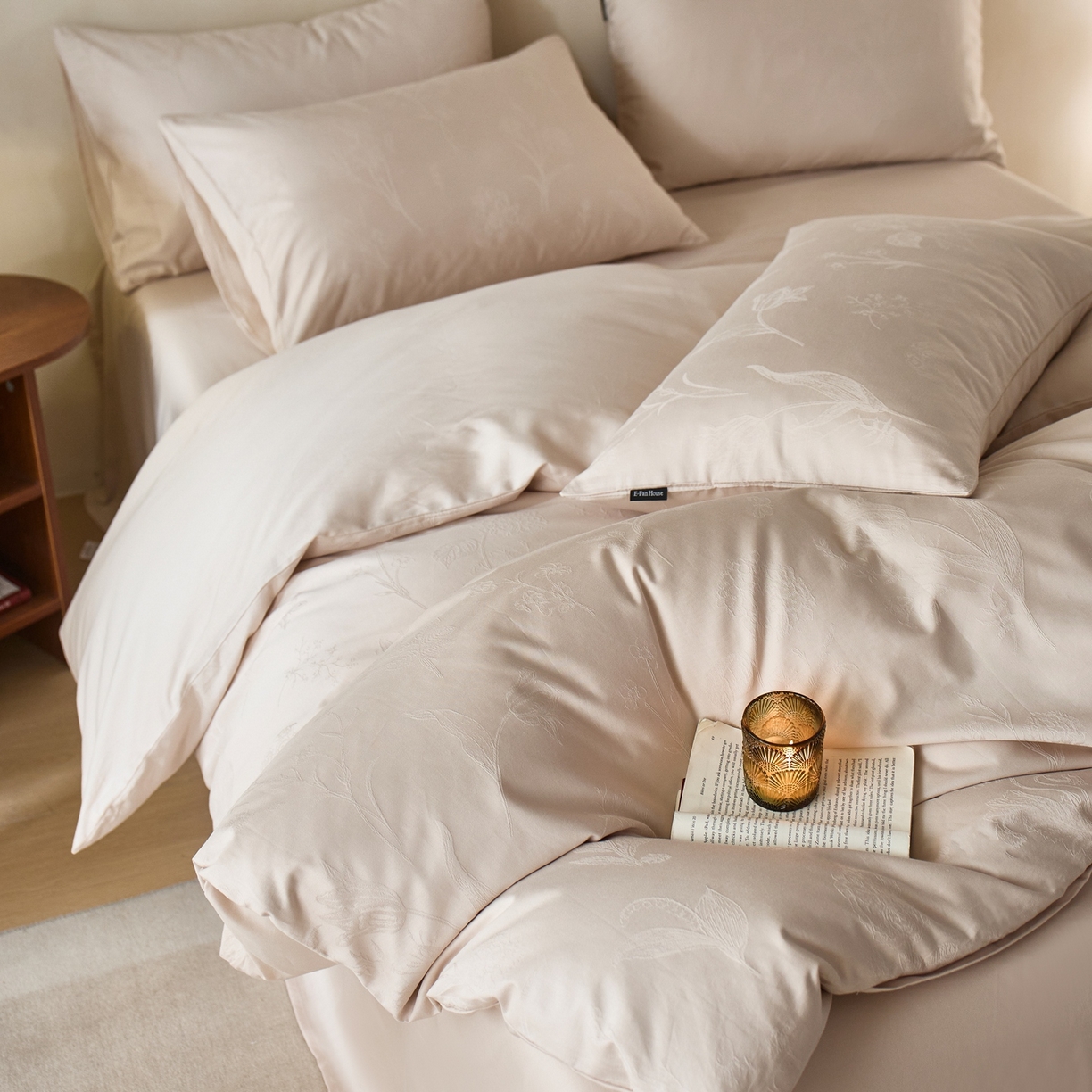 91家纺网 家纺一手货源 找家纺 亿梵家居 2026新款100支长绒棉纯棉厚织大提花四件套 雅芙-浅杏