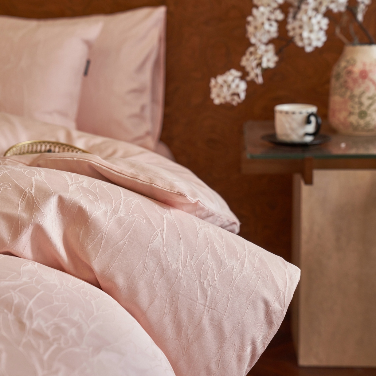 91家纺网 家纺一手货源 找家纺 亿梵家居 2026新款100支长绒棉纯棉厚织大提花四件套 芊芊花语-海棠粉